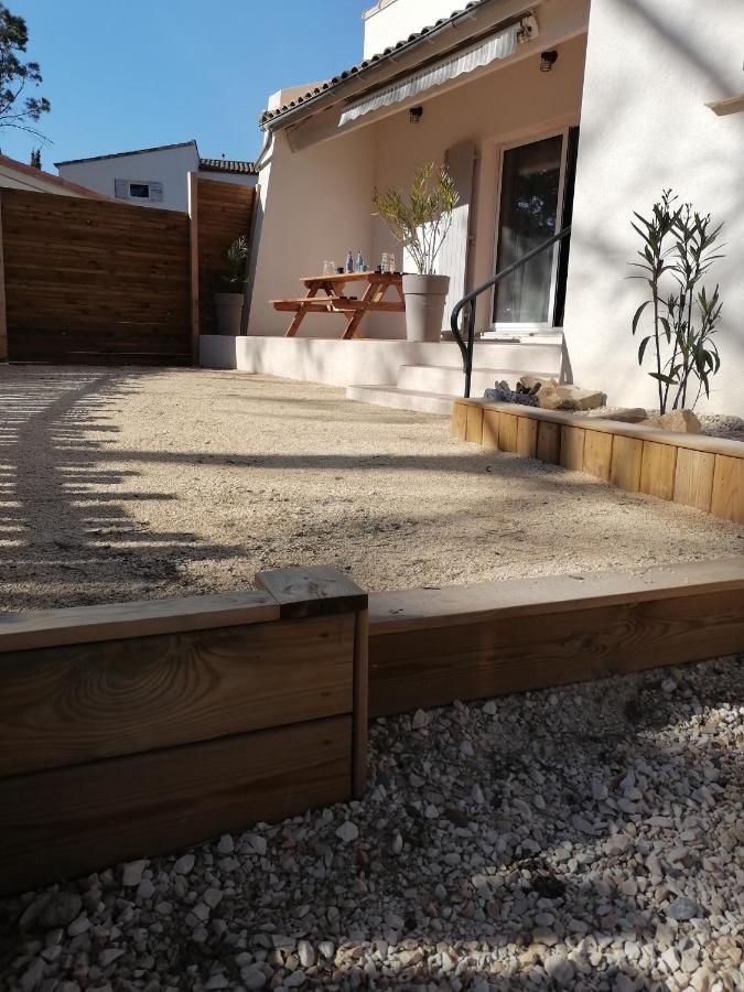 Maison 5 Personnes En Garrigue - Piscine-Spa Prive Langlade Exterior photo